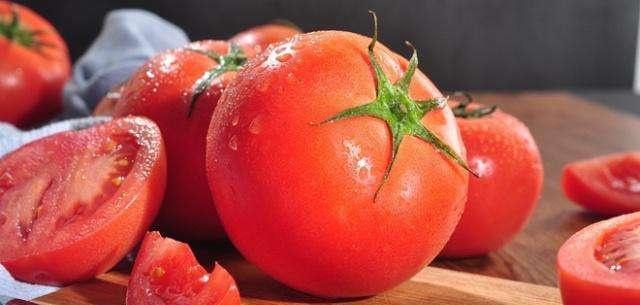 西红柿“套路”你了解吗？老菜农透露：牢记“3点”，一挑一个准