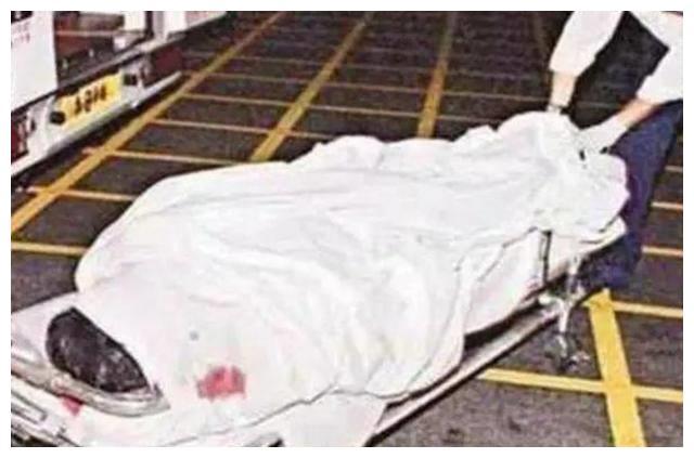 2003年哥哥张国荣自杀，陈淑芬用衣服盖住了遗体，保留最后的尊严