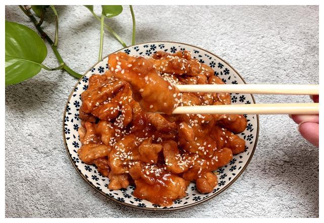 夏天做一道糖醋里脊，外酥里嫩，酸甜开胃，挑食的宝宝最爱吃