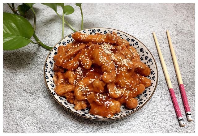 夏天做一道糖醋里脊，外酥里嫩，酸甜开胃，挑食的宝宝最爱吃