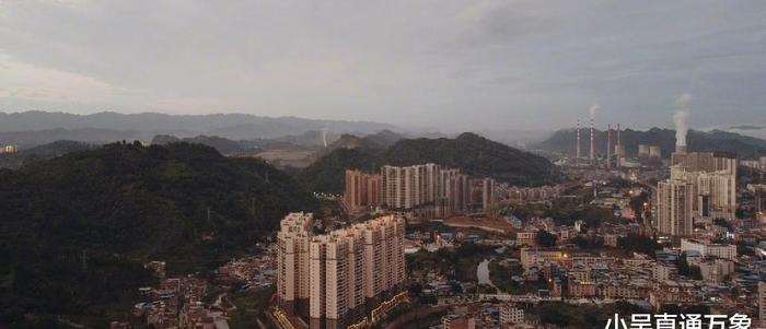 贵州金沙县的街道风景，一个繁华的城区，贵州的经济强县