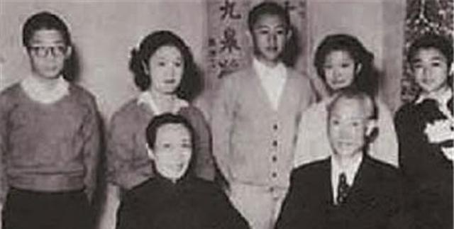 她原是小妾，怀孕吃饭只能站着，因为儿子争气，丈夫：坐下一起吃