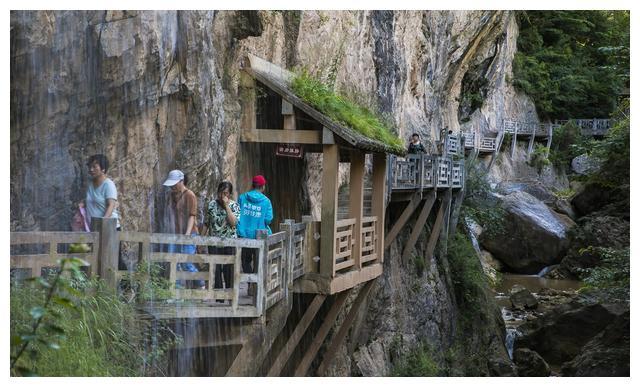 甘肃最美的3个小众旅行地，流泉飞瀑，峡谷幽深，真正的度假秘境