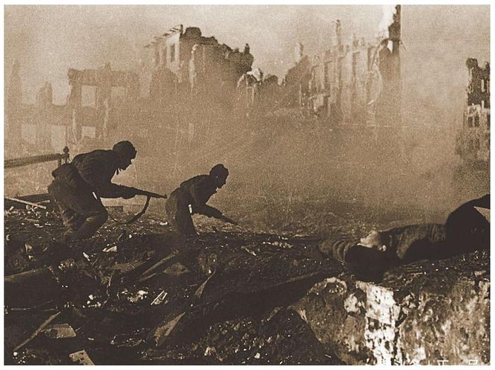 斯大林格勒战役有多残酷：新兵平均活不过一天，超过3天能当连长