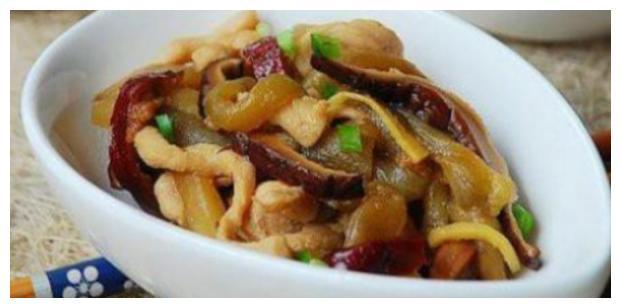 美食推荐：豆腐鱼汤、辣炒蛋块、酱油烧排骨、枣香蒸茄