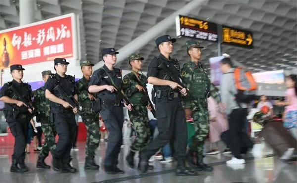 机场公安局特巡警支队荣获河南省“人民满意的政法单位”荣誉称号