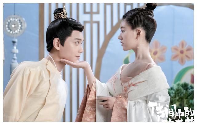 五月男友丁禹兮，两部网剧同步上映，周时韫与韩烁你更爱哪个呢？