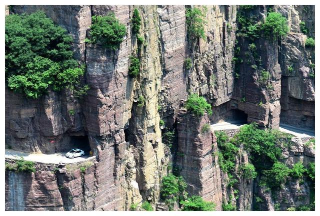 我国最危险村庄，建在高1700米的悬崖上，因原生态环境成知名景点