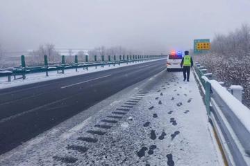 暴雪+寒潮+大风持续来袭……通行高速公路一定要做好预防