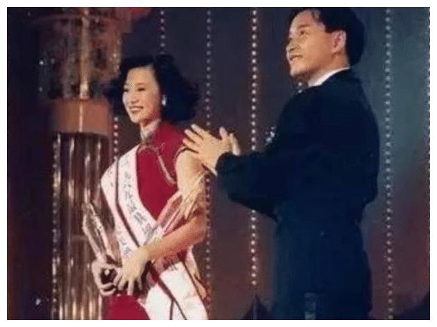 时隔25年，51岁翁虹和老友徐锦江再聚首，逆龄生长少女感十足