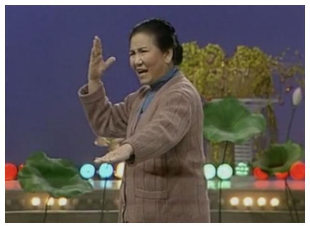 1999年春节后，赵丽蓉将照片交给保姆：这个就当是我最后的遗照