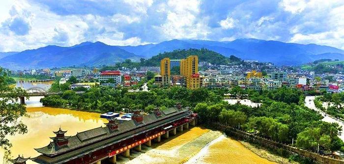 云南唯一的一个单字县，在市内比较突出，县城地处两河交汇