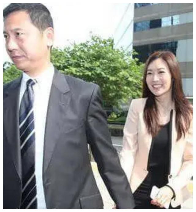 2008年，黄有龙抛弃港姐冠军叶翠翠跟赵薇闪婚，如今叶翠翠怎样了