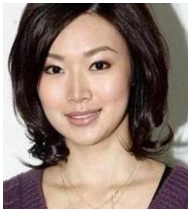 2008年，黄有龙抛弃港姐冠军叶翠翠跟赵薇闪婚，如今叶翠翠怎样了