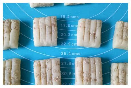 苏式点心蜜三刀，教你详细配方和做法，香甜酥脆充满芝麻香味儿
