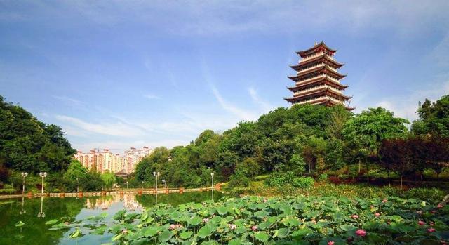 四川和重庆有两座相邻城市，名字读音让人混淆，经济发展差距巨大