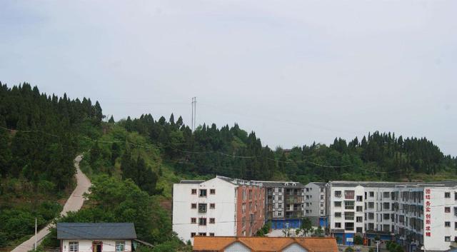 四川和重庆有两座相邻城市，名字读音让人混淆，经济发展差距巨大