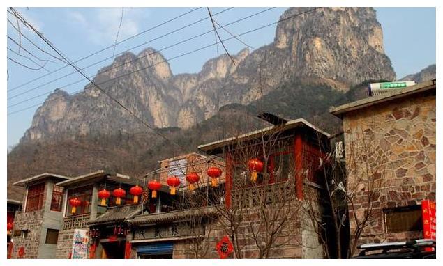 中国最危险的村庄，建在悬崖之上，却有着世外桃源的美景