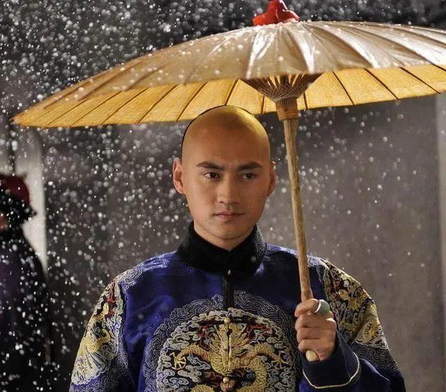 乾隆一心传位嫡子,但嘉庆仅是嫡六子,为何乾隆会传位嘉庆