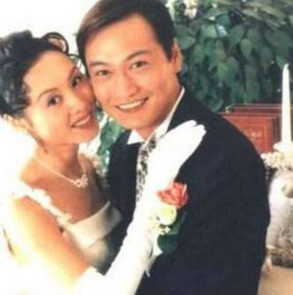 56岁陶大宇近照曝光，曾因恋上郭羡妮而离婚，如今满头白发显老态