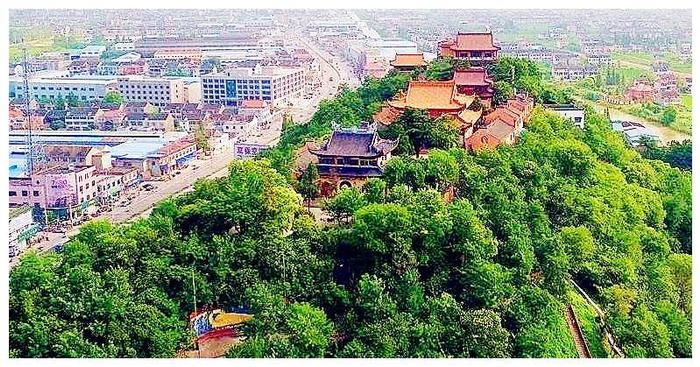 江苏江北最富裕的县级市，风光旎丽三面环江，人均GDP居全省第七