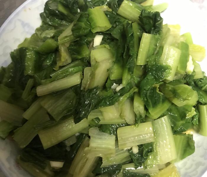 有人问莴笋叶能不能吃？怎么吃？今天就给大家介绍一道凉拌莴笋叶