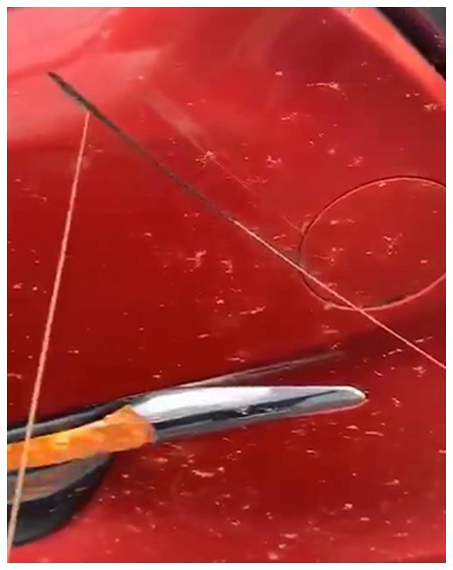 风筝线挂到6万吉利远景，看到车损那一刻，才知国产车外壳质量
