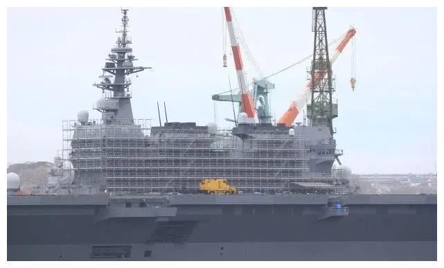 日本海自最大战舰进厂，舰岛密布脚架