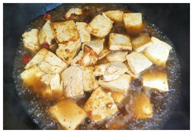 冻豆腐容易炖烂，原来少了这一步，教你饭店做法，豆腐完整嫩滑