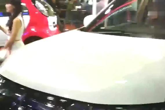 2020款三菱欧蓝德PHEV版展示，坐进车内的那刻，我放弃了RAV4
