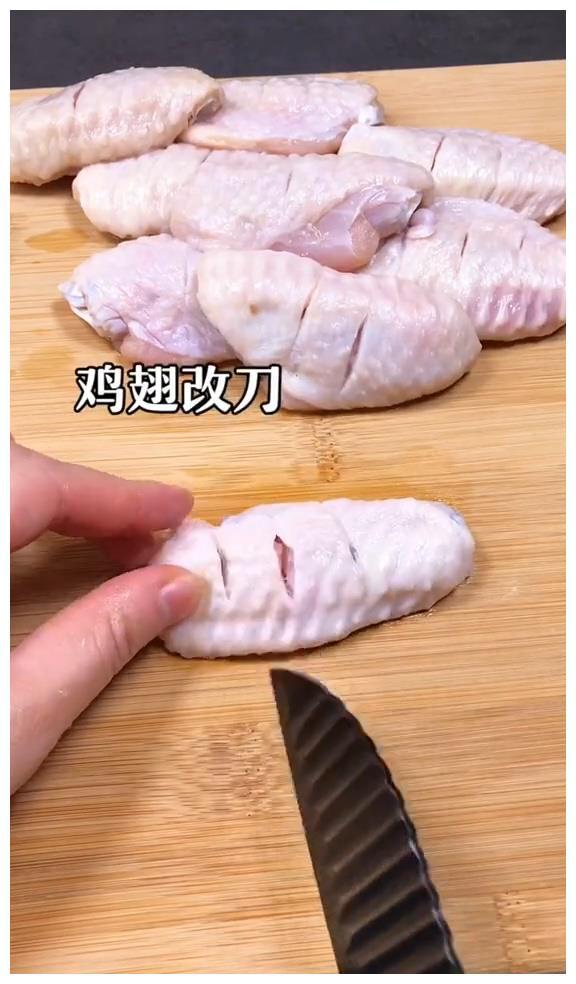 三汁鸡翅焖锅--烹饪