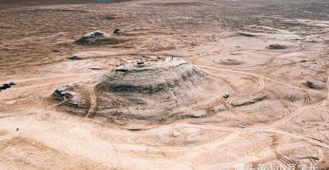 领略地理奇观，身在玉门关雅丹魔鬼城，仿佛处于火星球上