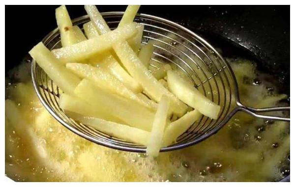 麦当劳肯德基炸鸡用的是什么油？这油可以做肥皂，炸完那叫一个香