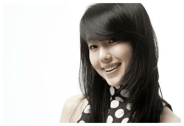 这首颇具动感的歌曲，当年一经推出，就使得仅仅只有19岁的李贞贤，火遍