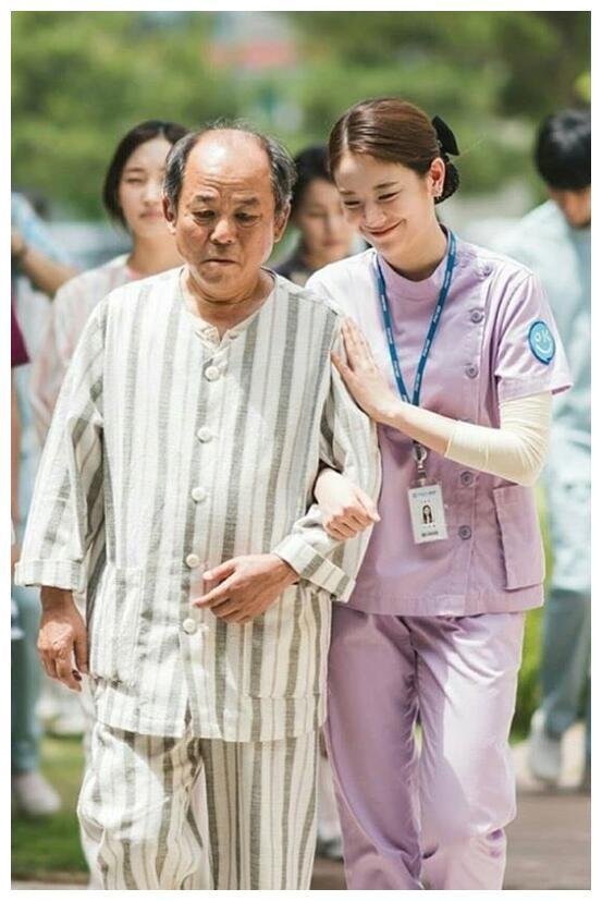 《虽是精神病没关系》中的甜美小护士“善星”，真实身份不简单