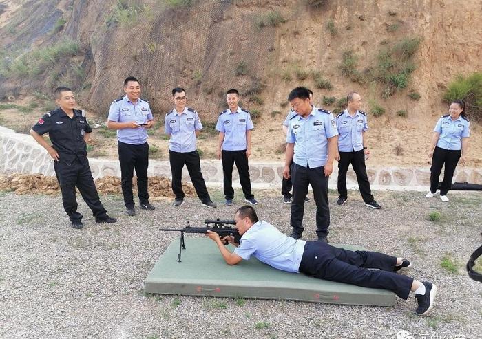 忻州：河曲县公安局举行公务用枪理论学习和实弹射击培训