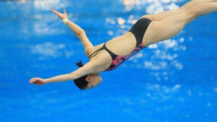 她是公认最美跳水运动员，因发育太好遭国家队除名，28岁仍单身
