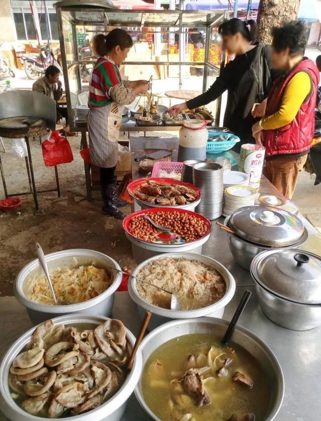 湛江遂溪白粥熟食小店，白斩鸡鸭猪杂，粤西风味尽显