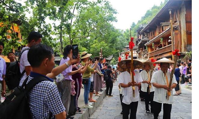 贵州西江景区：开启“银河模式”欢庆苗族传统节日“吃新节”