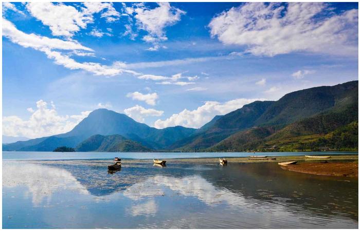 我国西部名气大的湖泊，湖面海拔2685米，是中国第三大深水湖泊