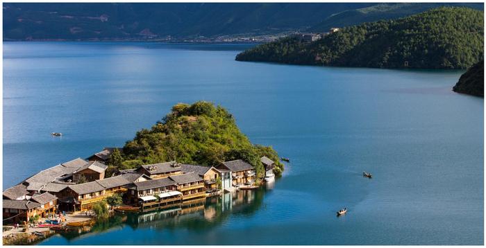 我国西部名气大的湖泊，湖面海拔2685米，是中国第三大深水湖泊