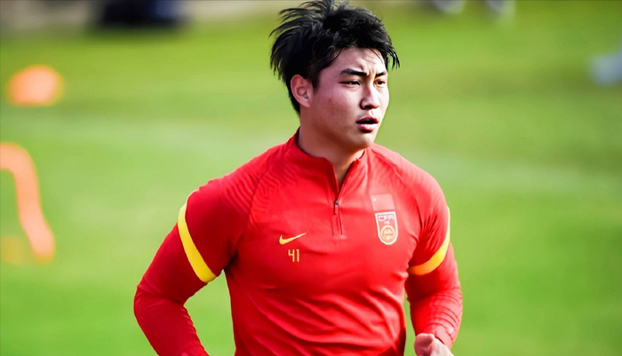 可惜！他本可以和国足一起备战18强赛，却只能踢野球保持状态