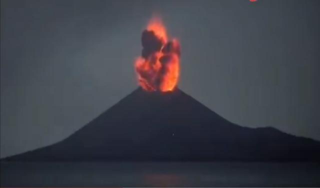 著名的喀拉喀托火山爆发，百余年前曾激发海啸，声音传播数千公里