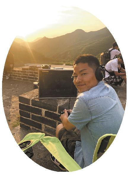 一手纪录片 一手剧情片