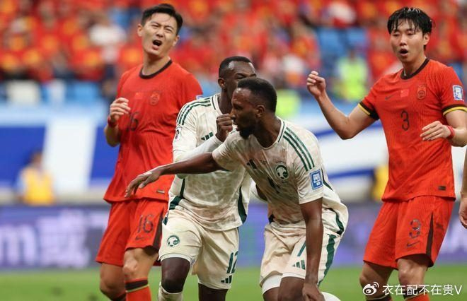 欧洲名帅被国足踢下课！国足同组死敌宣布换帅，还惨被骗走5500万