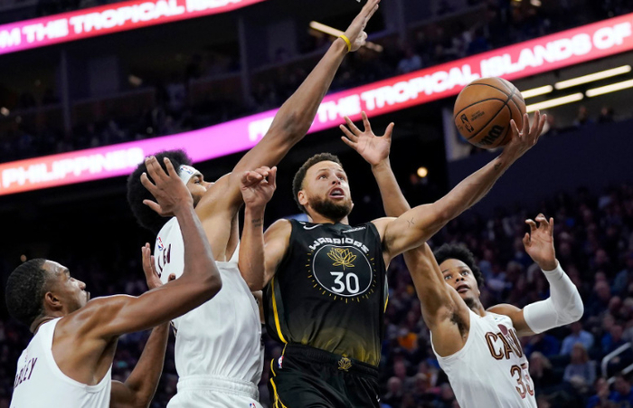 勇士队战术调整背后的秘密库里汤普森联手打造外线火力网