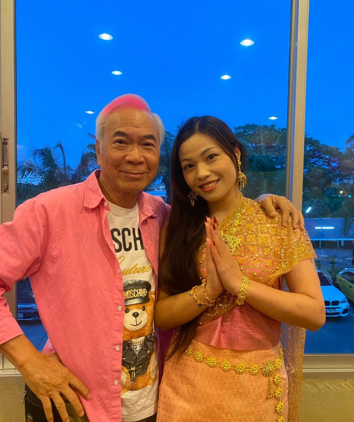 李龙基年轻未婚妻身陷各种负面新闻 两人依旧恩爱继续甜蜜参加聚会