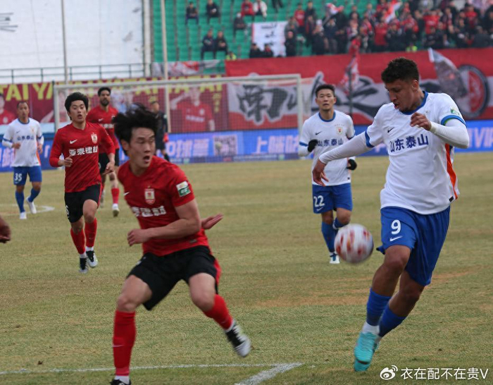 直击泰山队客场赢球，全队最佳该归李源一，赛后谢场有新收获
