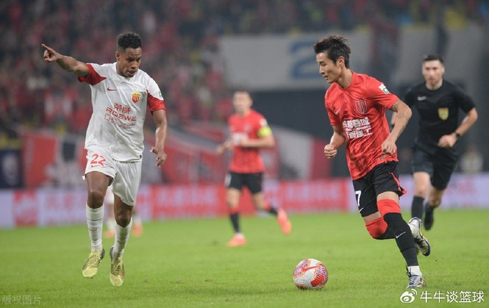 申花若夺冠，有2人必须感谢，不是于汉超和吴曦，1人是当红国脚！