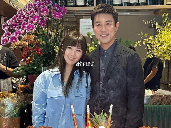 谭俊彦和子女开心为太太庆生拍全家福 夺得视帝赚钱后扩充西餐厅